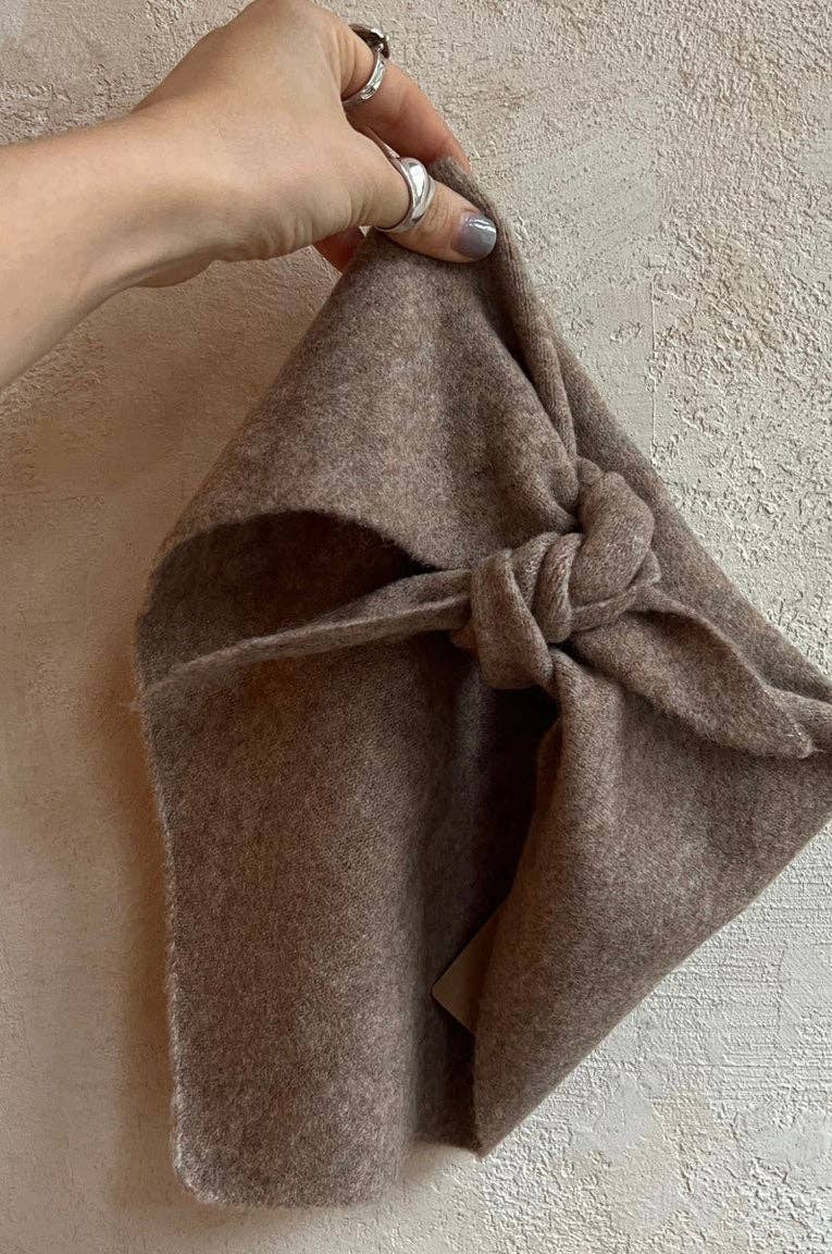 FUZZY WOOL CRAVAT SCARF - neutral: White chocolate